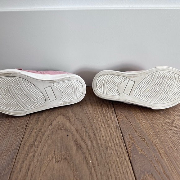 EUC Super Cute Flower Detail Slip on Shoes Pink Size 8 - Picture 3 of 7